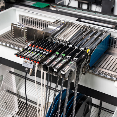 Macchina di selezione e posizionamento SMT SMD a 10 teste completamente automatica 01005 Macchina di produzione PCBA