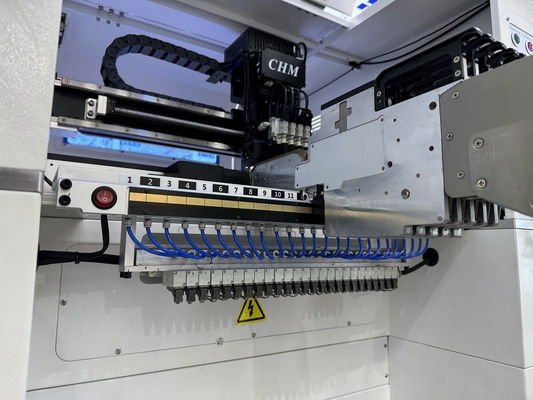 0201 Montaggio BGA Piccole 4 teste SMD Pick And Place Machine CHM-551 CPK≥1.0