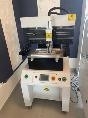 CHM-551 Linea di produzione SMD Linea di assemblaggio SMT Alta precisione 4 teste PCB Robot di produzione