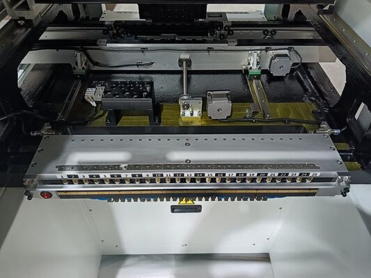 Linea di produzione SMT CHM-551P ad alta precisione a 4 teste con forno a reflusso a 4 zone per l'assemblaggio di PCB